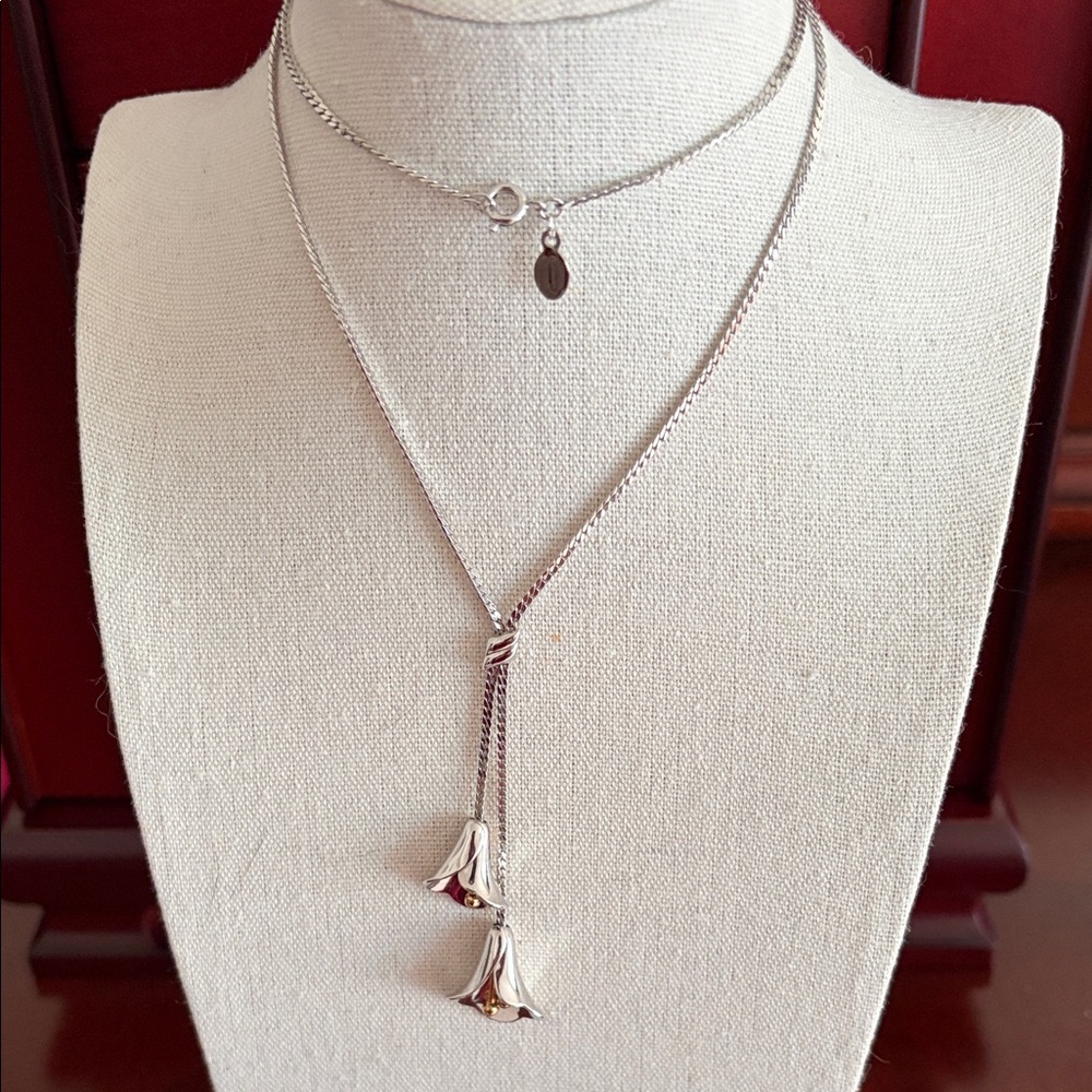 Vintage Avon Silver Calla Lily Necklace #412